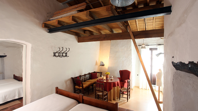 POSADA DE AMONARIA. Double room with mezzanine